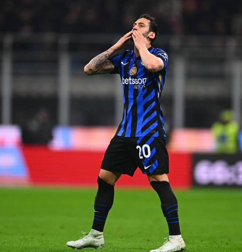 包含因扎吉指挥下的博洛尼亚全力备战的词条