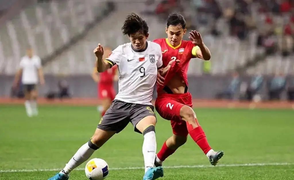 包含联赛揭幕战中，强队大获全胜，引发热议的词条